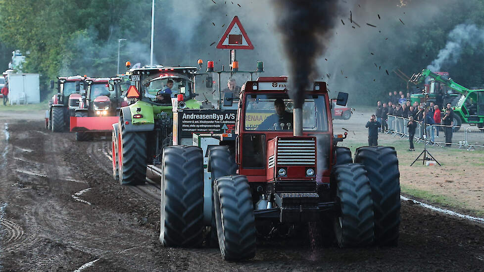 Tommie Nissen reed in de 7.500 kilo superstandaardklasse met een Fiat 1580. Dat was de enige niet-John Deere in deze klasse van acht trekkers. Tommie werd derde en voorkwam daarmee een groen podium.