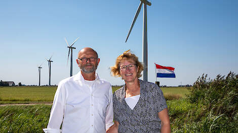 Melkveehouders Lolle en Titia Hylkema:„Naast windenergie hebben we ook zonnepanelen en verdiepen we ons in nieuwe energiesystemen met potentie.”