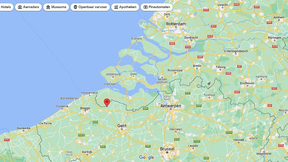 Op een pluimveebedrijf in het Vlaamse Sint-Laureins (zie rode punt op de kaart) pal aan de grens met Zeeuws-Vlaanderen is donderdag 28 september hoog pathogene H5N1 vogelgriep vastgesteld.