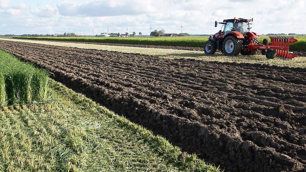 Ondiepe grondbewerking gedemonstreerd bij WUR open Teelten in Lelystad