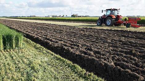 Ondiepe grondbewerking gedemonstreerd bij WUR open Teelten in Lelystad