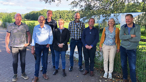 Van links naar rechts : Harrie Janssen, Arie van den Berg, Sybrand Bouma, Maria Buitenkamp, Joost van Dam, Poppe Braam, Nicoline Roozen(stichtingsmanager), Douwe Monsma