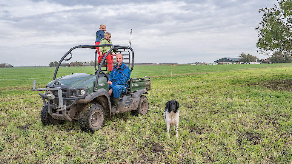 Melkveehouder Piet Jan Thibaudier ziet dat het kruidenrijk grasland sneller groen wordt na droogte.