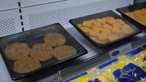 Groenteschijven en aardappel- en kaassnacks gemaakt van de reststromen van de aardappelverwerkende industrie.