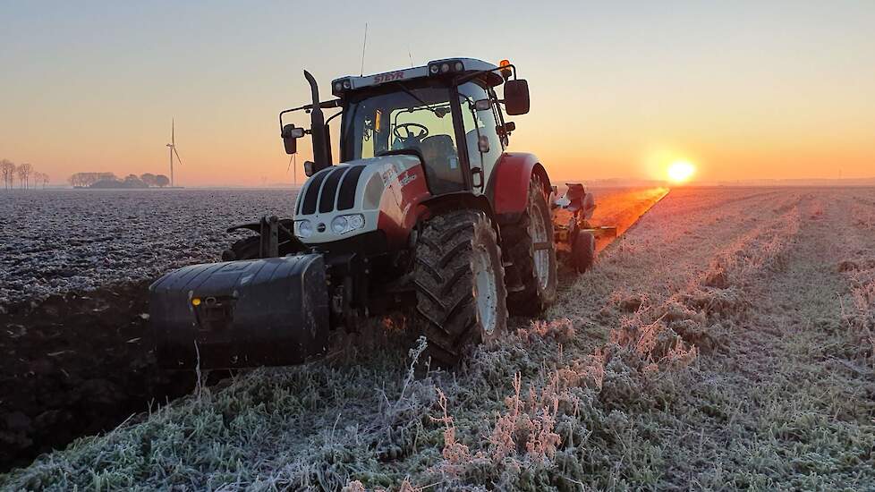 Winterse akker tijdens de vorst van december 2022_door_Joost_Rijk