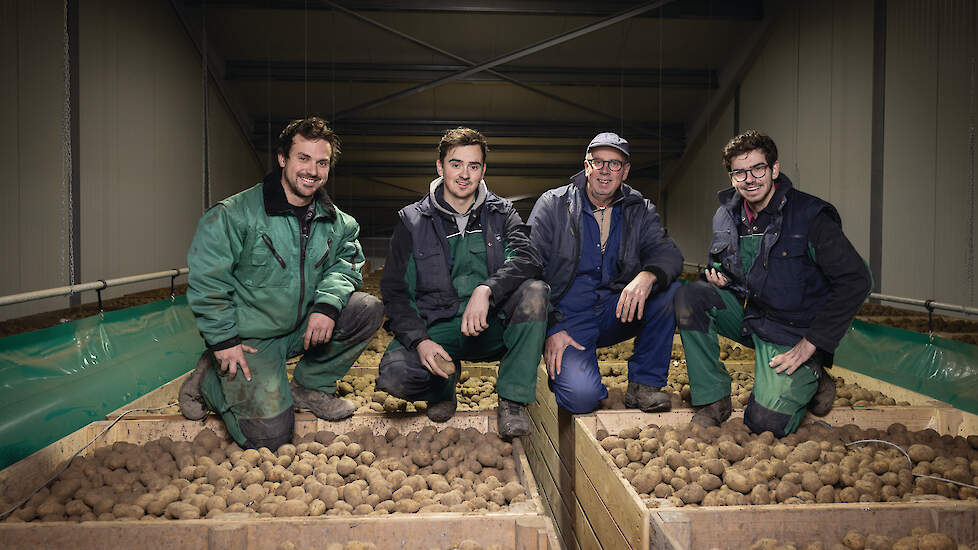 Van links naar rechts: Anton Bartelen, Jeroen Bartelen, vader Peter Bartelen en Ronnie Bartelen.