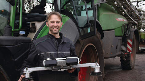 Pieter is deelnemer aan NPPL, de nationale proeftuin voor precisielandbouw. Zijn veldspuit heeft sensoren om, via het BBleap-systeem, plaatsspecifiek te doseren.