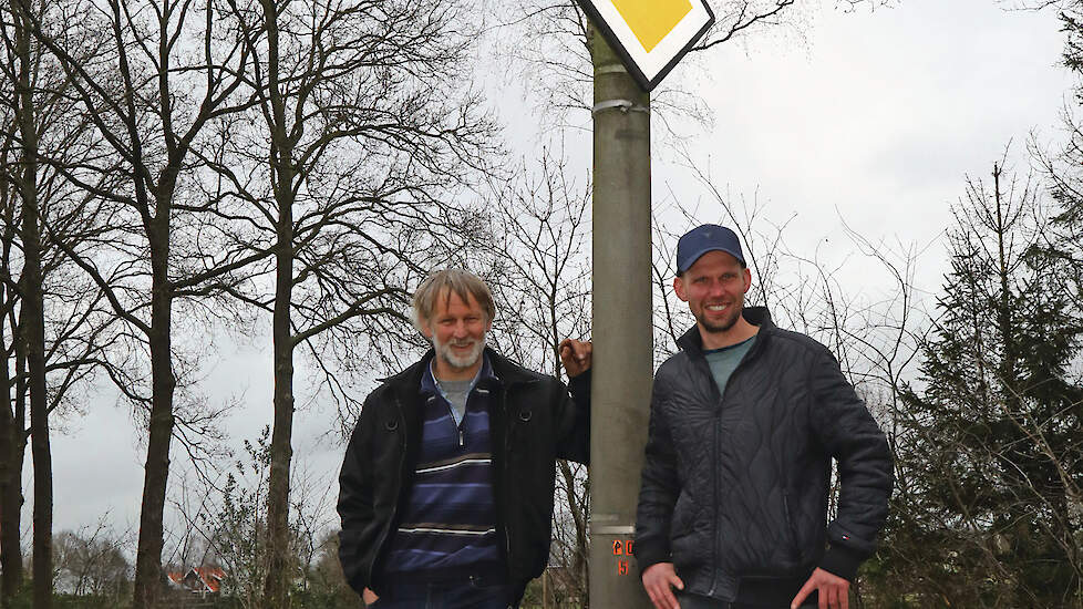 Jos Steggink (links) en Karel Kuizenga zijn overburen aan de Van Roijensweg in Kloosterhaar.