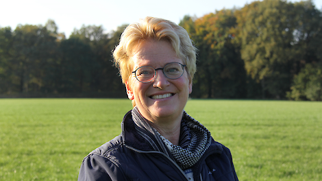 Carla Evers woont en werkt sinds 2008 met echtgenoot Erwin op diens gemengd bedrijf met 16.000 vleeskuikenouderdieren en 30 hectare akkerbouw in Hezingen (OV), dicht bij Natura 2000-gebied Dal van de Mosbeek.