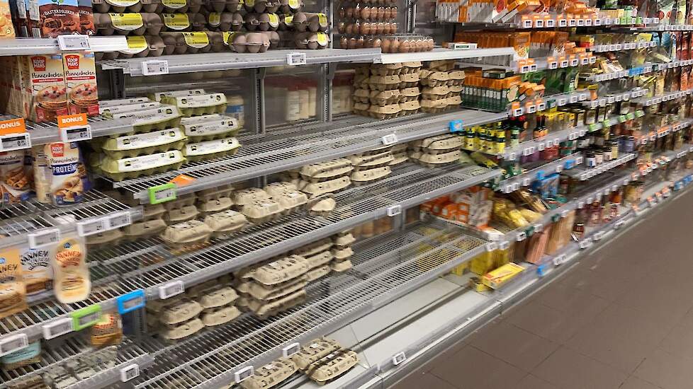 De afgelopen weken waren de eierschappen in supermarkten regelmatig relatief leeg zoals hier bij Albert Heijn in Bodegraven (ZH) op maandag 13 februari.