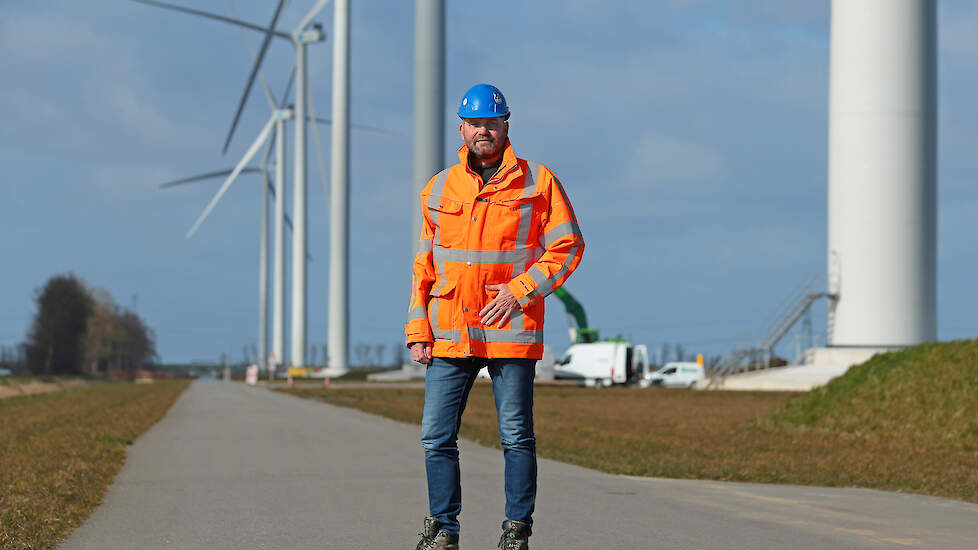 Naast het directeurschap van SwifterwinT heeft Stephan de Clerck een aandeel in een akkerbouwbedrijf. Ook dat bedrijf heeft windmolens op het land.