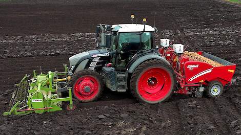 Aardappels poten | Ploegen | Planting Potatoes | Ploughing | Kartoffeln Pflanzen | Pflügen | Fendt
