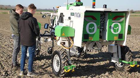 Demonstratie met de veldrobot Naio Orio