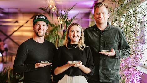 Biologisch varkenshouder Bas Antonissen (links) was een van de Foodhelden van 2022 en is dit jaar jurylid.