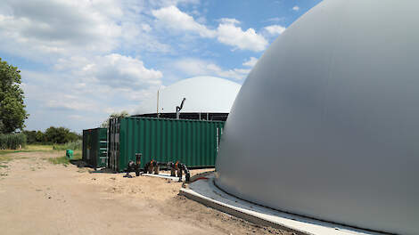 De gezamenlijke biogas-installatie van de vijf boeren uit Oxe produceert jaarlijks 950.00 kubieke meter biogas uit 19.000 ton rundveemest.