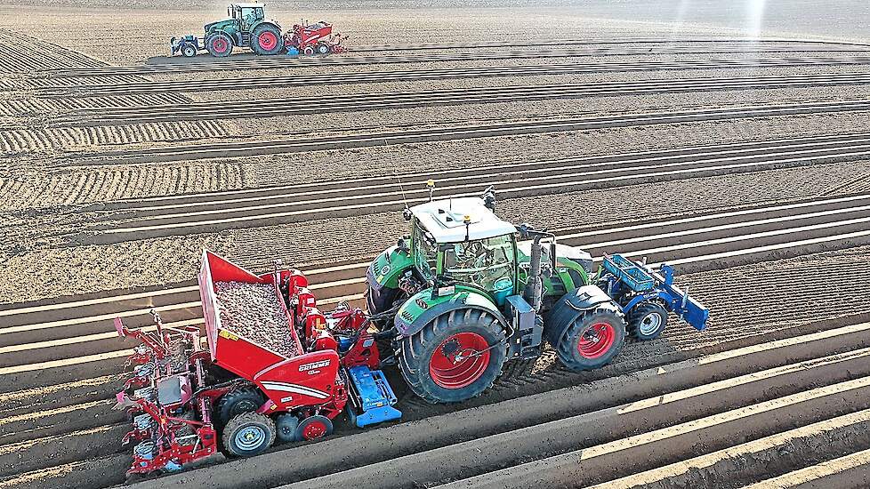 Halverwege deze week moest Van Hoven nog circa 1/3 van zijn aardappelareaal nog planten. Dat is aanzienlijk later dan in voorgaande jaren.