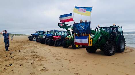 Op de terugweg richting Groningen pakte de FDF-groep Westerkwartier nog een stukje strand mee voor de sfeer, aldus woordvoerder Christiaan van Dijk.