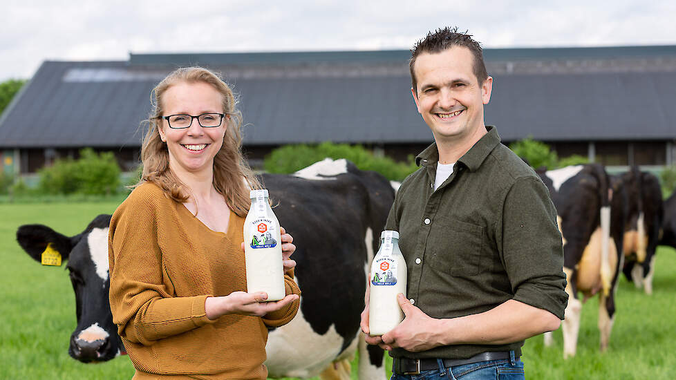 Ineke Haast en Mark van Lipzig: „Onze zuivel is lokaal een grote naam. Door de komst van de Lely Orbiter kunnen nog meer mensen onze producten kopen en proeven.”