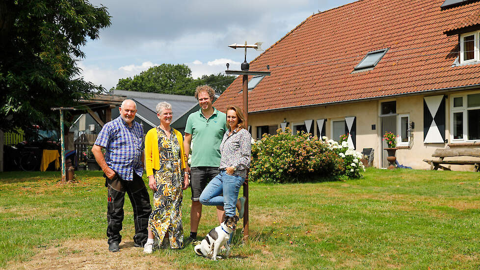 Theo en Oda Langeveldt hebben sinds kort het boerenbedrijf met 135 melkkoeien en camping overgedragen aan zoon Daan en diens vriendin Cynthia.