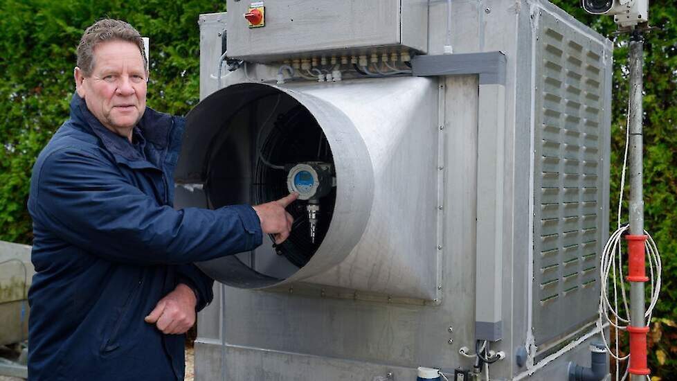 De ammoniakfiltermachine van Klaas de Boer uit Opperdoes (NH) wordt momenteel getest bij een pluimveehouder.