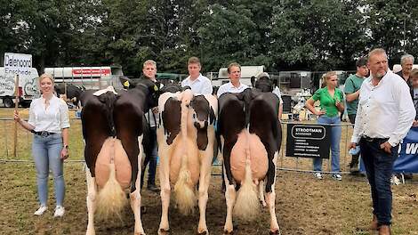 De winnende bedrijfsgroep van de familie Dalenoord met algemeen kampioene Dalenoord Jelte 759 in het midden. Zij gaf al ruim 127.000 kg melk. De groep samen gaf al meer dan 300.000 kg melk.