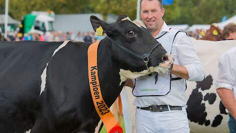 Peter Akkerman met kampioene Sonja 58.