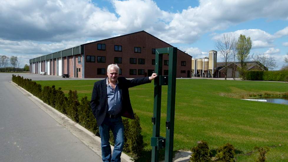 Piet Lavrijsen bij zijn bedrijf in het Belgische Houthalen-Helchteren.