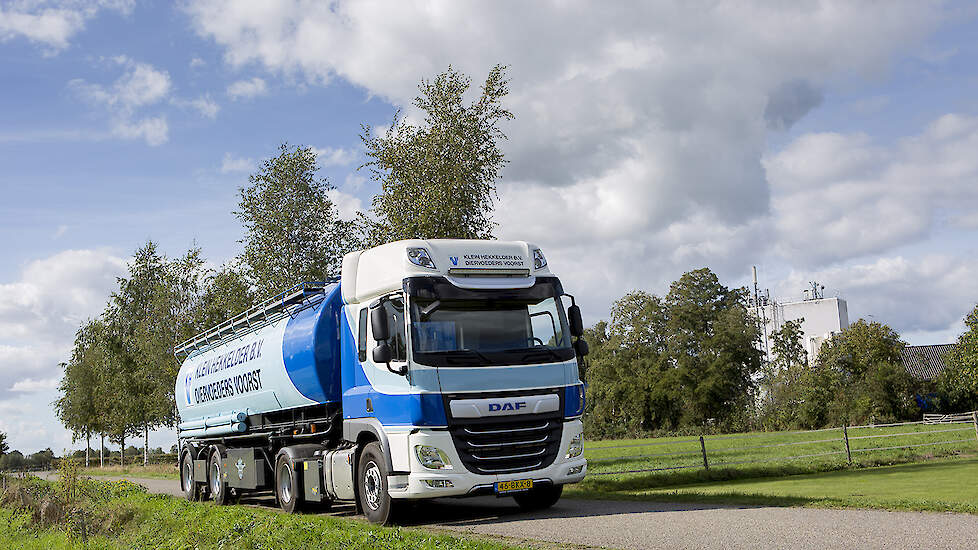 Een bulkwagen van voerfabrikant Klein Hekkelder uit Voorst, uit de gelijknamige Gelderse gemeente.