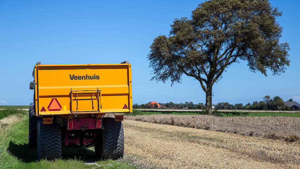 De visie van Land- en Tuinbouw Vereniging Rottepolders werd onlangs nog gepresenteerd aan gedeputeerden Frank Rijkaart en Mariëtte van Leeuwen (beiden BBB) van provincie Zuid-Holland. V.l.n.r. Arie Jan van der Wel, Mariëtte van Leeuwen, Jan van der Wel, F