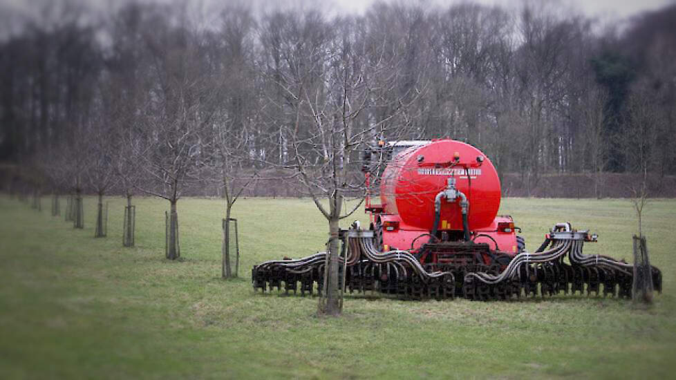 Afgelopen voorjaar was te nat om de hele mestvoorraad uit te rijden