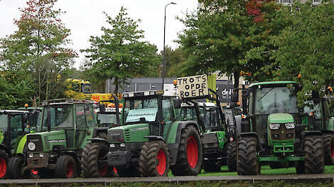 Boerenprotest tegen het stallenbesluit bij het provinciehuis in Den Bosch in 2019.