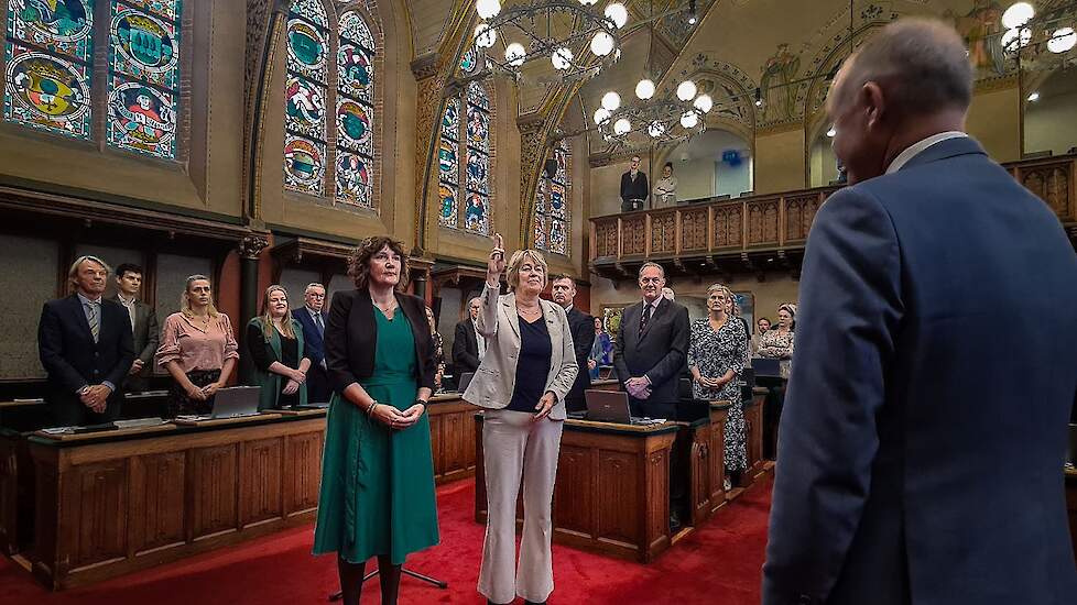 Attje Meekma (rechts) keert terug als Statenlid in Friesland.