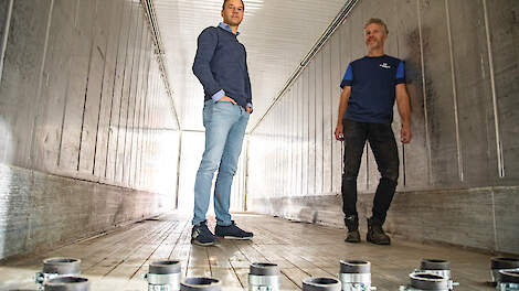 Lindert Verhagen en Dennis van Duijnhoven(links) in hun Mobile Bio-Converter.