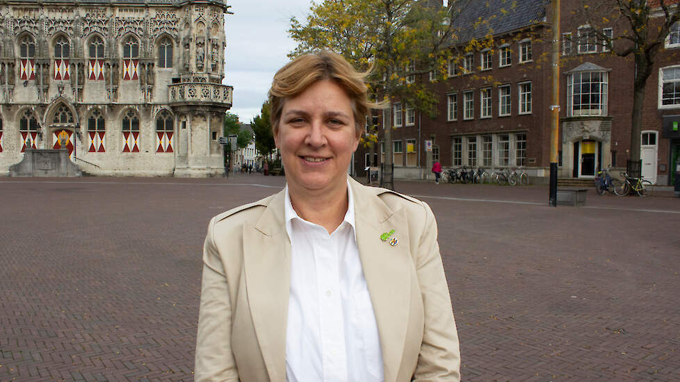 Christine Govaert in hartje Middelburg. Als Statenlid namens de BBB is de hoofdstad van Zeeland nu nog haar werkplek.