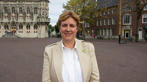 Christine Govaert in hartje Middelburg. Als Statenlid namens de BBB is de hoofdstad van Zeeland nu nog haar werkplek.