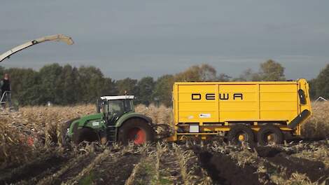 Fendt 933 met Dewa op extreem nat perceel Trekkerweb