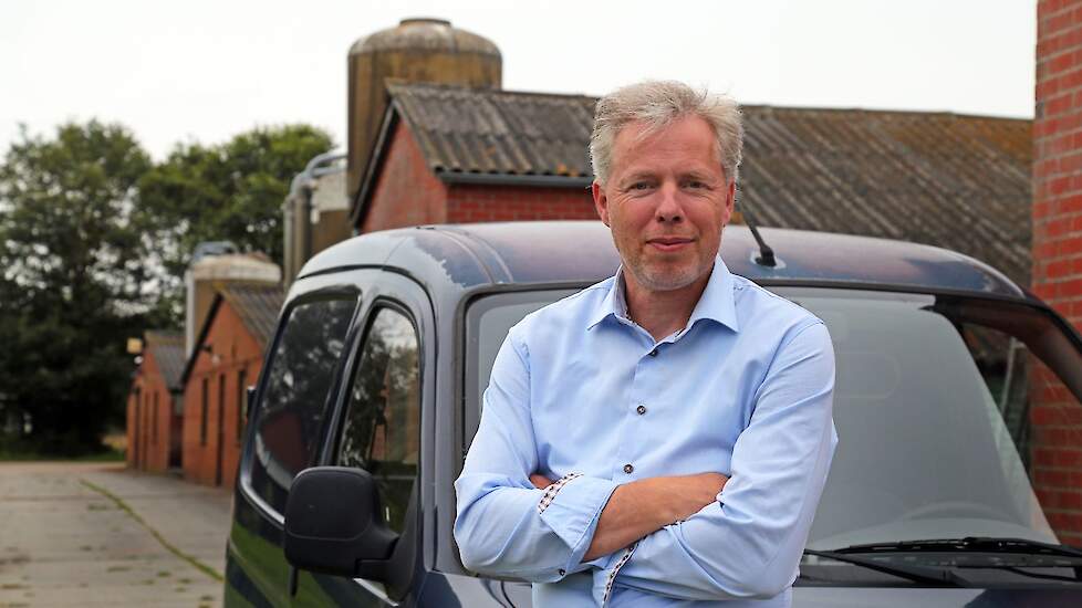 NVP-voorzitter Bart-Jan Oplaat baalt van de uitbraak van hoog pathogene vogelgriep in Renswoude (UT).