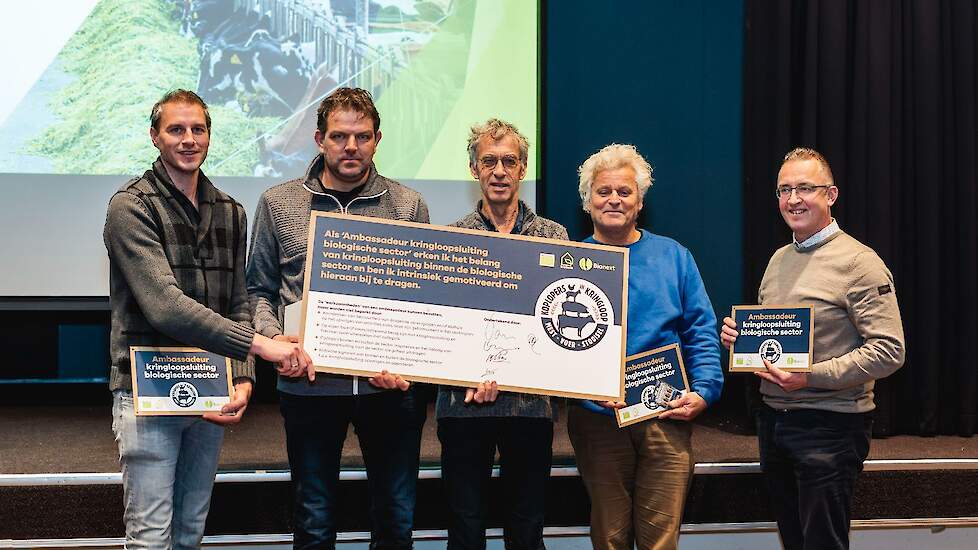 Martin Willig, Mark Hahné, Henk Klompe, Tom Saat, Dick de Koning. Niet op de foto: Joost van Alphen, Koos en Monique van der Laan