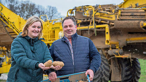 Voor Arwin en Yvonne vormt hun deelname aan de Nationale Aardappeldag het hoogtepunt van het jaar, zeker ook met de vondst van de dikste aardappel.