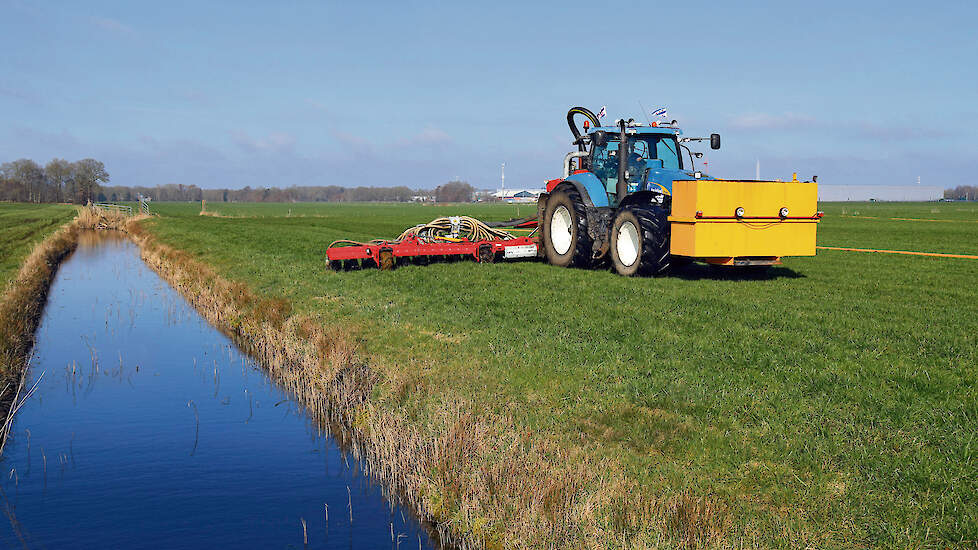 Agrarische bedrijven in NV-gebieden mogen de komende jaren steeds minder mest uitrijden.