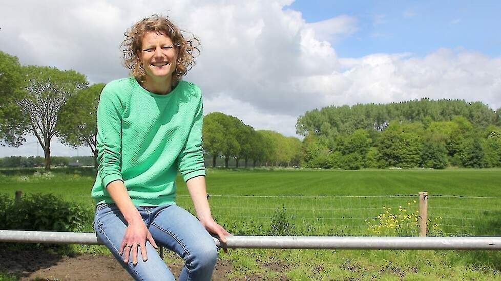 Melkveehoudster Carolien den Brok kwam dit jaar al met een petitie in het geweer tegen de komst van een megakazerne in Zeewolde.