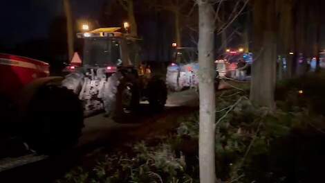 Boeren verzamelen zich voor protest in Teuge - 21-12-23