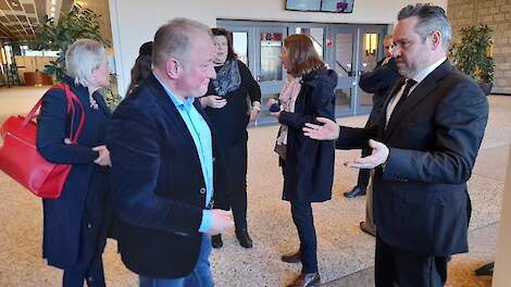Advocaat Robert van den Broek (rechts) namens Stikstofclaim.