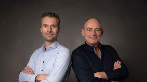 Harm Wientjes (links op de foto) is per 1 januari 2024 de nieuwe algemeen directeur van DLV Advies. Hij volgt Paul Bens (rechts op de foto) op die de functie bijna twintig jaar bekleedde.