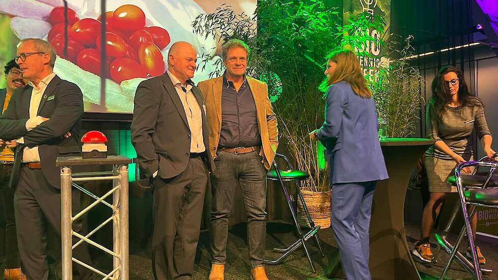 Marc Oudenhoven (gedeputeerde) naast Alex Datema (Directeur Food & Agri Rabobank Nederland).