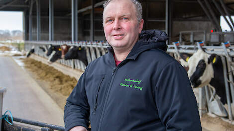 Melkveehouder Jappie Riedstra is een van de negen boeren die actief is binnen het plan Gebiedsgebod Veenhuizen.