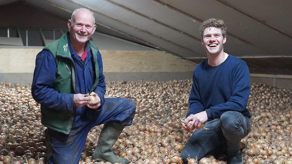 Niek Simmes (rechts) en Jan Schoorlemmer runnen samen een akkerbouwbedrijf (maatschap Elandhorst) in Swifterbant. Op een areaal van ca. 130 hectare verbouwen ze pootaardappelen, consumptie-aardappelen, suikerbieten, wintertarwe, wintergerst, uien, erwten,