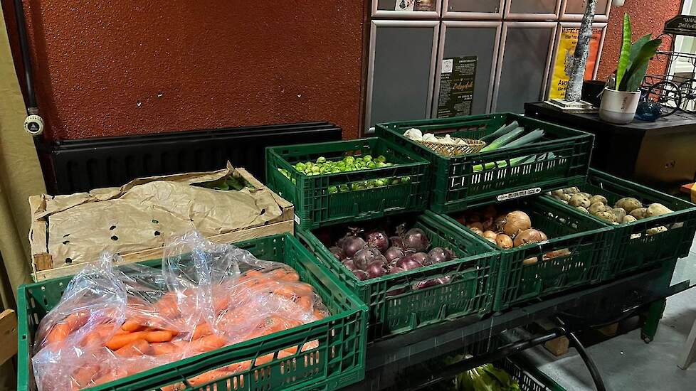 Vrijdagmiddag 12 januari was de start van het Kooplokaal in De Kantine van het pand Passatempo in Terneuzen. Zeeuwse Biogroente uit Waterlandkerkje (ZL) bracht een ruim aanbod van biologische groente en fruit vanuit hun eigen boerderijwinkel met zich mee.