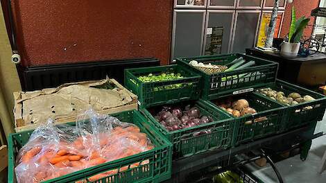 Vrijdagmiddag 12 januari was de start van het Kooplokaal in De Kantine van het pand Passatempo in Terneuzen. Zeeuwse Biogroente uit Waterlandkerkje (ZL) bracht een ruim aanbod van biologische groente en fruit vanuit hun eigen boerderijwinkel met zich mee.