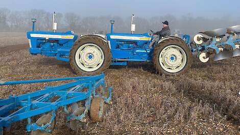 Doe-tractors aan het ploegen Ernest Doe show 2023 in Engeland